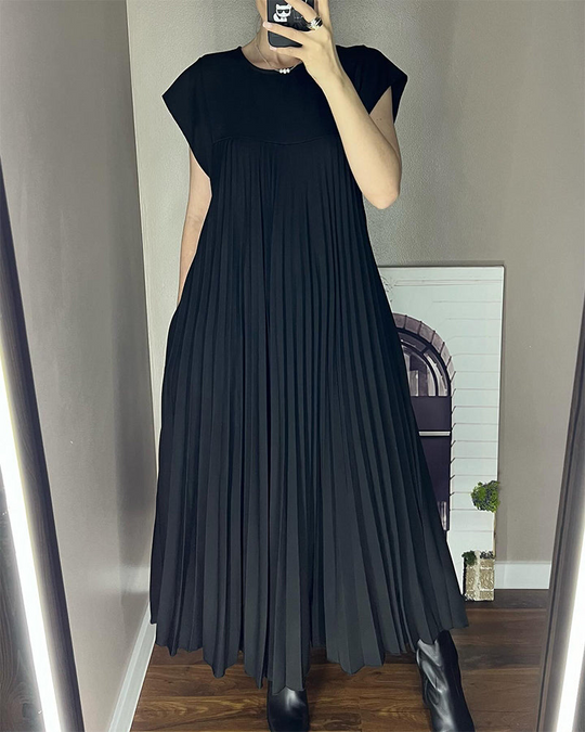 Gabi | Elegantes plissiertes Maxikleid